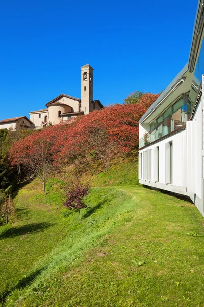 Esterno di una casa bianca — Foto Stock