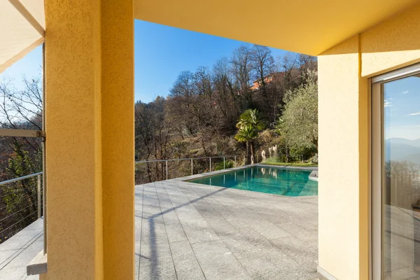 Terrazza con piscina — Foto Stock