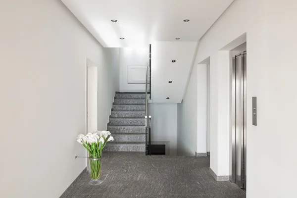 Corridor of a modern apartment building — Stock Photo, Image