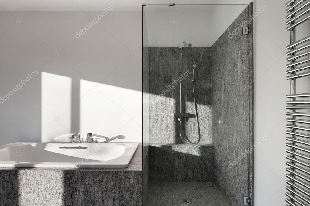 Interieur, Badezimmer Badewanne und Dusche — Stockfoto © Zveiger ... Interieur, Badezimmer Badewanne und Dusche — Stockfoto © Zveiger ...