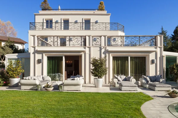 Mooi huis, buiten — Stockfoto