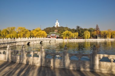 Köprü'den, adanın Beihai Park, Beijing
