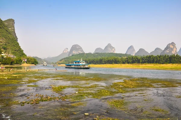 中国南部の美しい川の船 ストックフォト