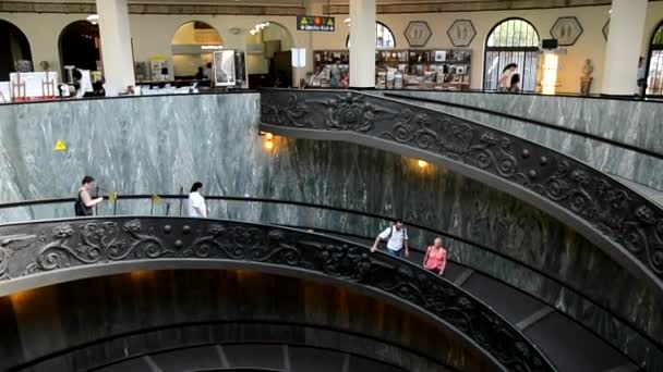 Dvojité slavné točité schodiště ve Vatikánu — Stock video