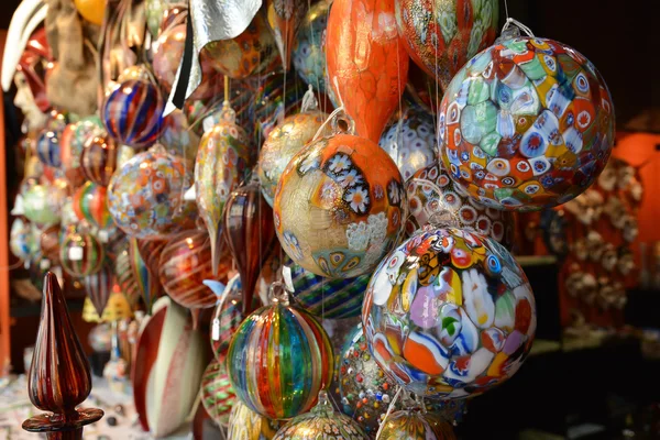 Beaucoup de sphères de verre multicolores — Photo