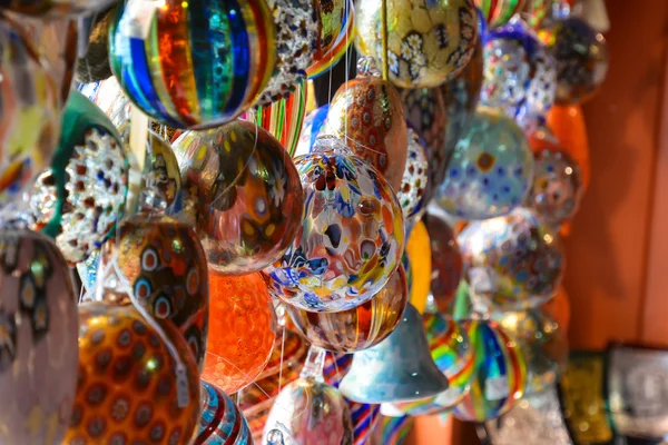 Много ярких разноцветных шаров — стоковое фото
