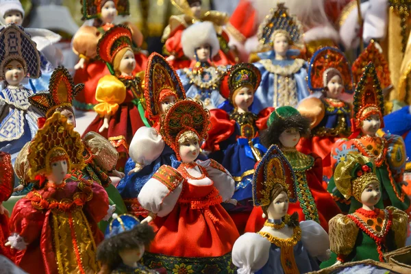 Puppen aus Stoff - Muster altrussischer Kleidung für Frauen — Stockfoto