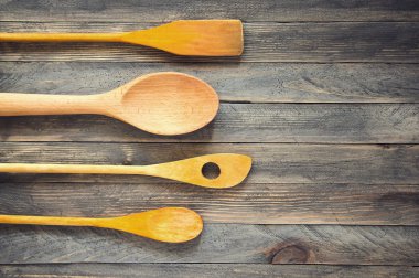 Ahşap mutfak spatula ve kaşık