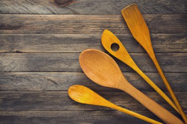 Ahşap mutfak spatula ve kaşık