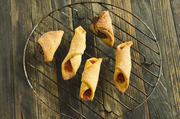 Galletas dulces caseras con mermelada —  Fotos de Stock