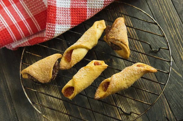 Galletas dulces caseras con mermelada —  Fotos de Stock