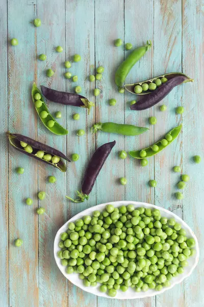 Peeled Green Peas White Bowl Kitchen Scene — Stockfoto