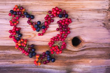 çeşitli meyveler yürekten