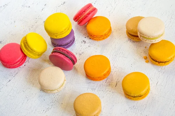 Traditionele Franse gekleurde bitterkoekjes — Stockfoto