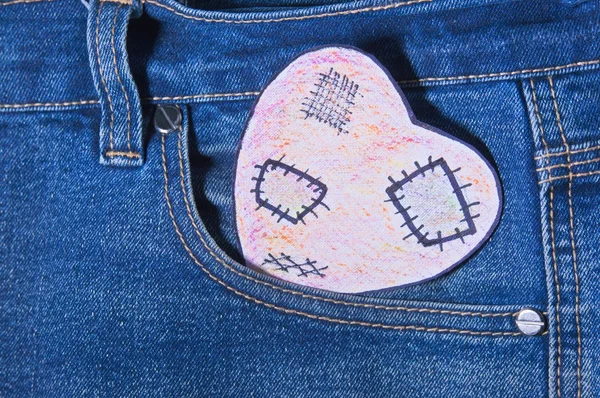 Papel pintado corazón en bolsillo vaquero — Foto de Stock