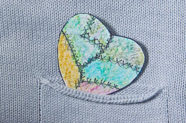 Papel corazón pintado en un bolsillo — Foto de Stock