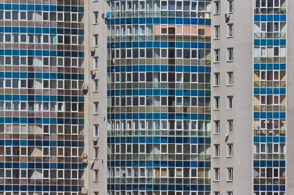 Fachada do moderno edifício de apartamentos altos — Fotografia de Stock