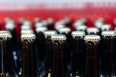 Şişe satır metal kapakları