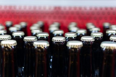 Şişe satır metal kapakları