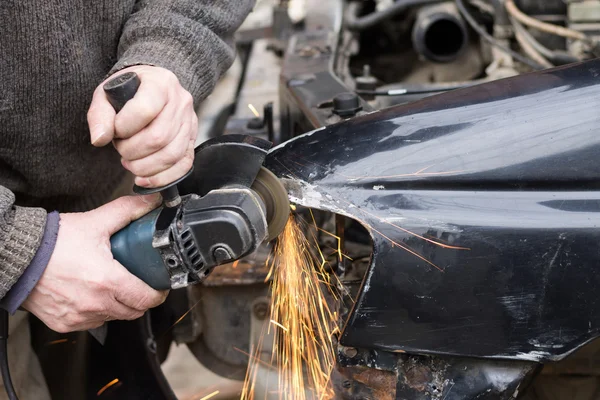 Autoreparatur nach Unfall — Stockfoto