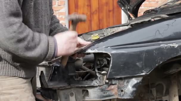 Bil reparation efter krasch — Stockvideo