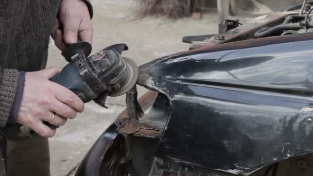 Reparación del coche después del accidente — Vídeo de stock