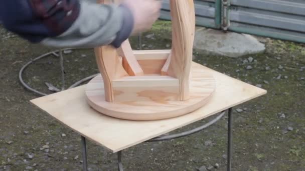 Carpenter is preparing stool for varnishing — Stock Video