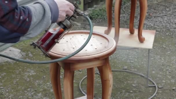 Charpentier couvre tabouret par laque — Video