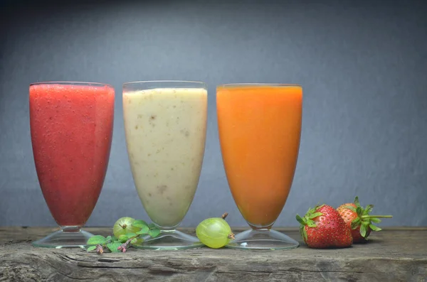 Fresh fruit smoothies — Stock Photo, Image