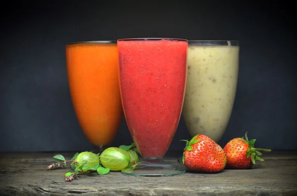 Färsk frukt smoothies — Stockfoto