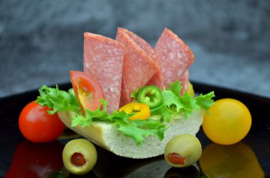 küçük bir parti sandviç