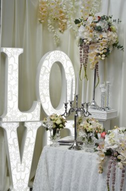 Düğün masa süslemeleri sevgi ile işareti kelime