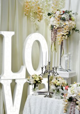 Düğün masa süslemeleri sevgi ile işareti kelime