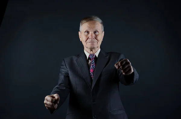 Emotionele Oude Zakenman Portret Geïsoleerd Zwarte Achtergrond — Stockfoto