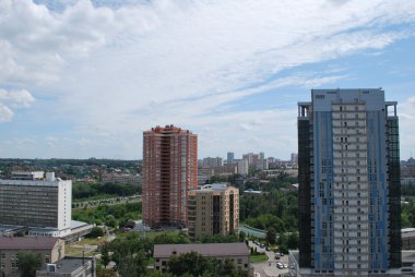 İnşaat alanında mavi gökyüzü arka plan