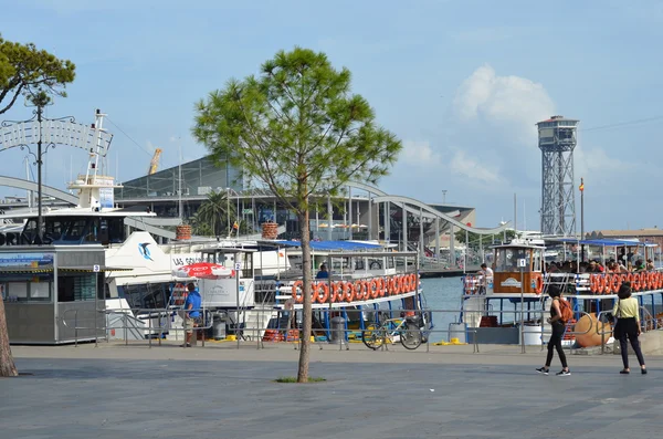 Turista v Port Vell, Barcelona, Španělsko — Stock fotografie