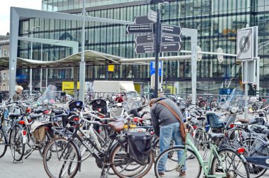 Rotterdam, Hollanda Caddesi üzerinde bisiklet park