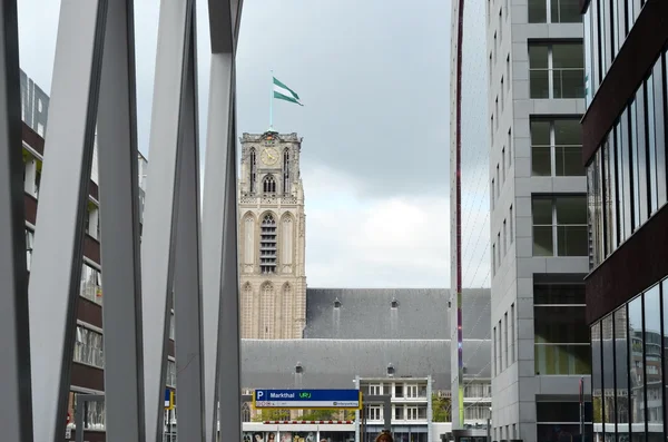 Φουτουριστικό και σύγχρονη αρχιτεκτονική Markthal στο Ρότερνταμ, Ολλανδία — Φωτογραφία Αρχείου