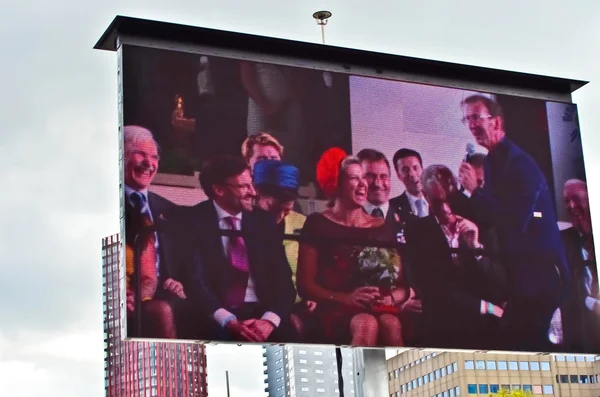 Otwór ceremonia od nowego Markthal na ulicy ekran telewizora, 01 października 2014 w Rotterdam, Holandia. — Zdjęcie stockowe