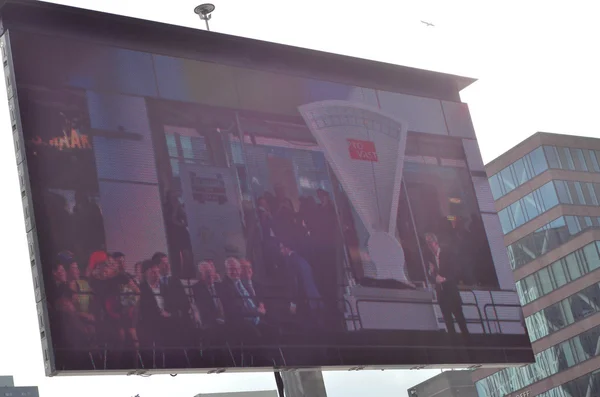 Invigningen av den nya Markthal den 01 oktober 2014 i Rotterdam, Nederländerna. på stora gatan TV-skärmen — Stockfoto