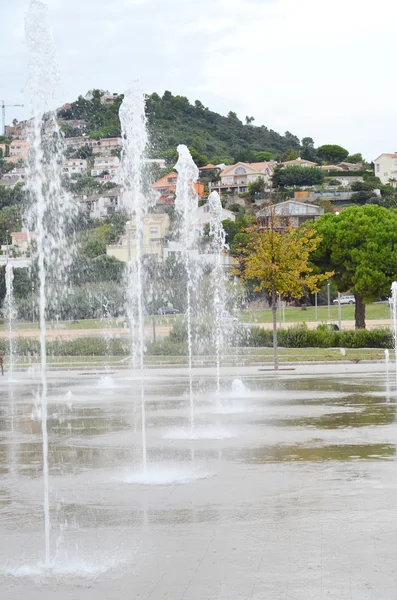 Carré avec jets fontaines — Photo