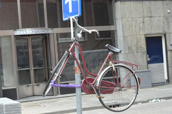 Fahrräder in amsterdam, niederland. — Stockfoto