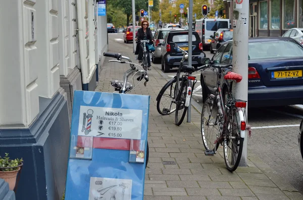 Kappers van teken met prijzen in Den Haag, hoofdstad van Nederland — Stockfoto