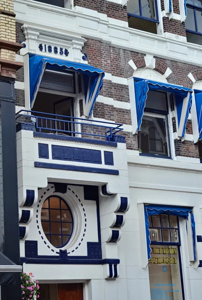 Facade of a traditional house in Netherlands — Stock Photo, Image