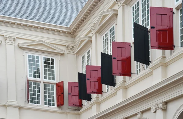 在城市海牙，荷兰皇家宫殿 — 图库照片