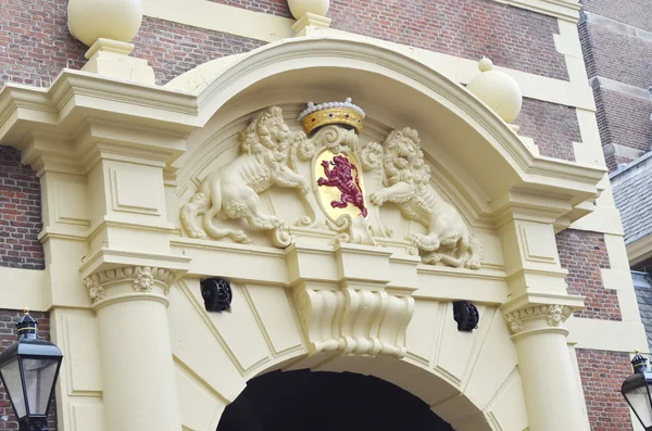 Gotische façade van de ridderzaal in het binnenhof, Den Haag, Nederland — Stockfoto