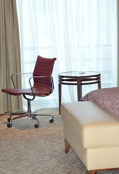 Офисное кресло в современном отеле — стоковое фото