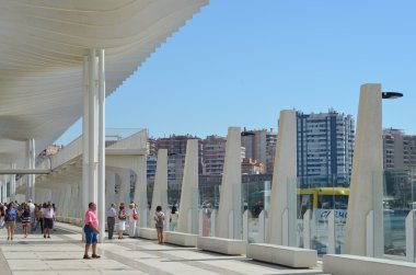 Turist Malaga, İspanya'da sokak yürüyüş insanlar
