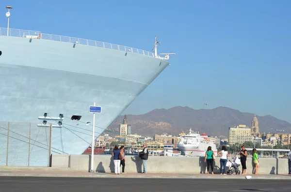 Närbild på enorma kryssning liner båt oas av haven, Royal Caribbean — Stockfoto