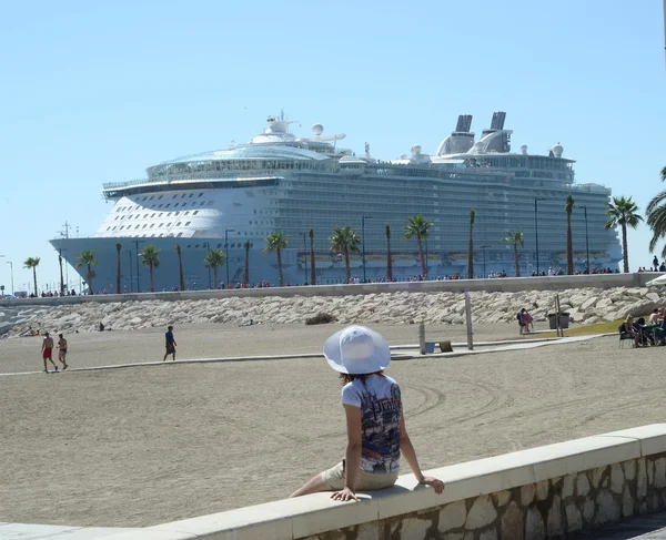 Luxury Cruise Ship Oasis of the Seas, Royal Caribbean — Stock Photo, Image